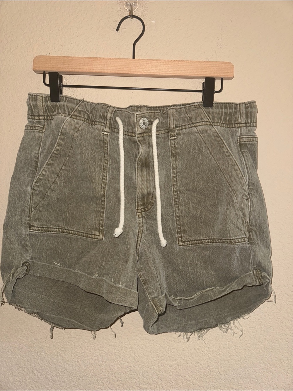 American Eagle Green Cargo Drawstring Shorts Size 10